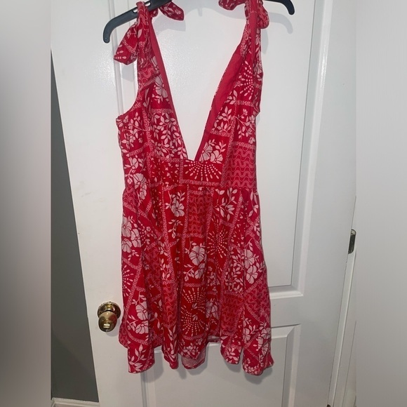 HOUSE OF HARLOW 1960 X REVOLVE Red & White Floral Dress M - Picture 3 of 6